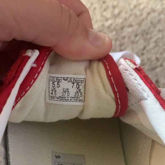Red vans - Picture 2 of 5